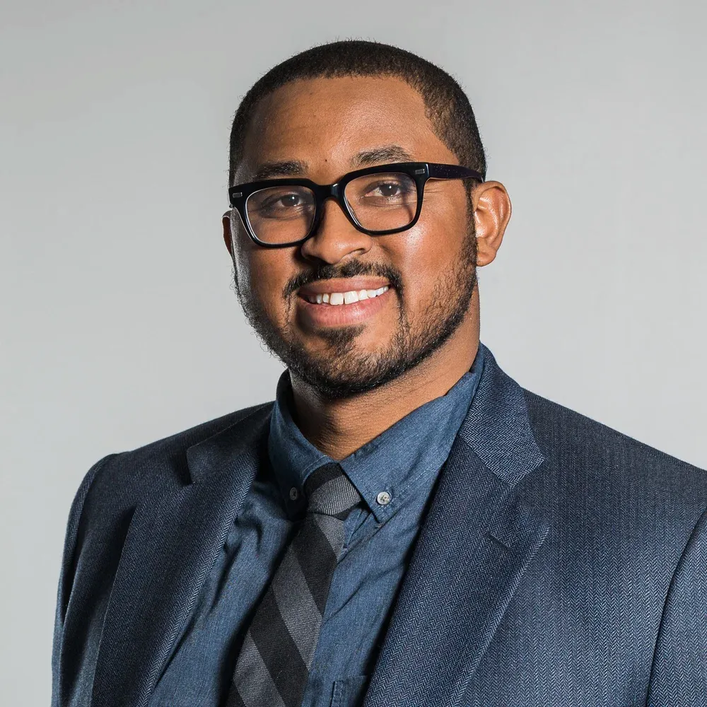 Gregory Davis headshot